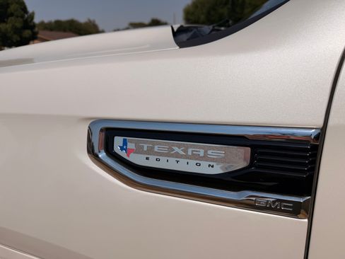 Used 2019 GMC Sierra 1500 SLT RWD image 4