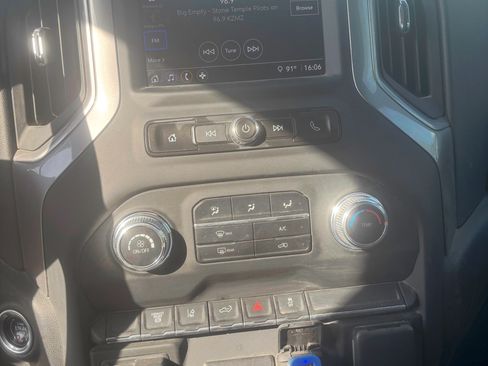 Used 2024 GMC Sierra 3500 Pro w/ Convenience Package image 9