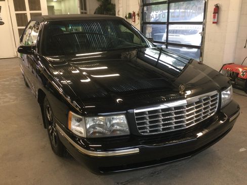 Used 1999 Cadillac De Ville D'Elegance image 5