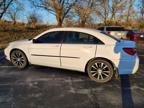 Used 2011 Chrysler 200 S image 10