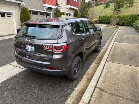Used 2018 Jeep Compass Sport image 9