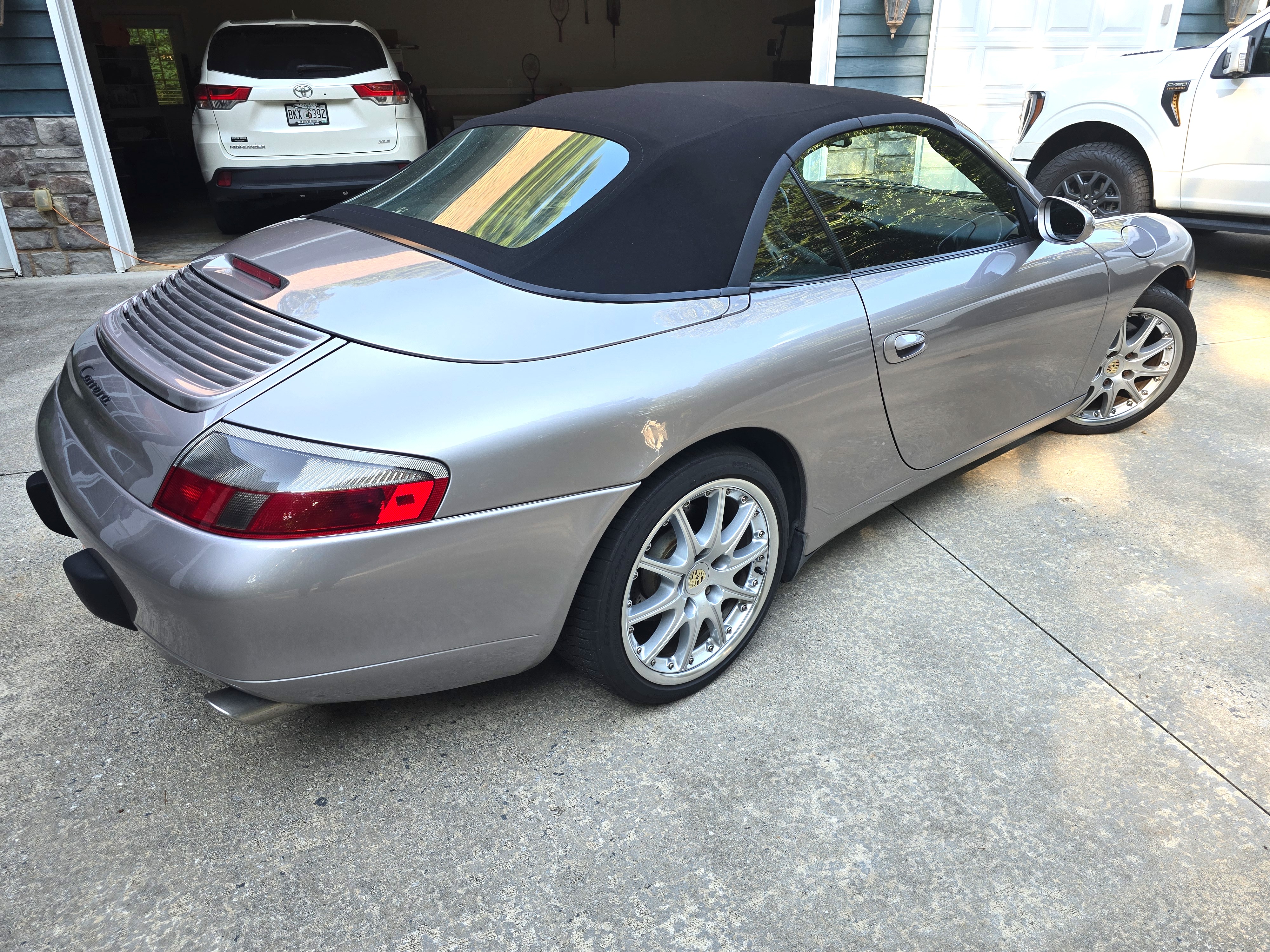 Used 2001 Porsche 911 Cabriolet image 11