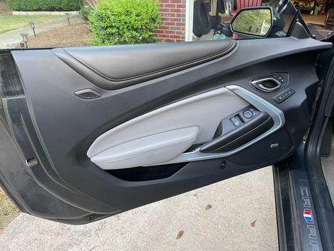 Used 2016 Chevrolet Camaro SS RWD image 9