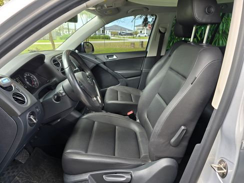 Used 2015 Volkswagen Tiguan SE image 12