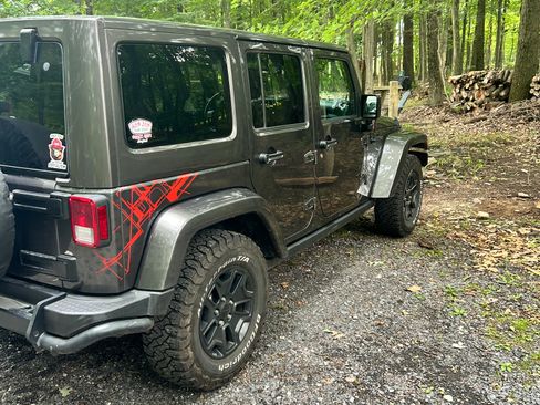 Used 2016 Jeep Wrangler Unlimited Sahara AWD/4WD image 12
