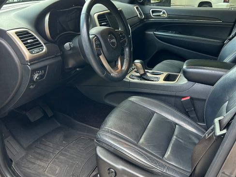 Used 2016 Jeep Grand Cherokee Limited RWD image 12
