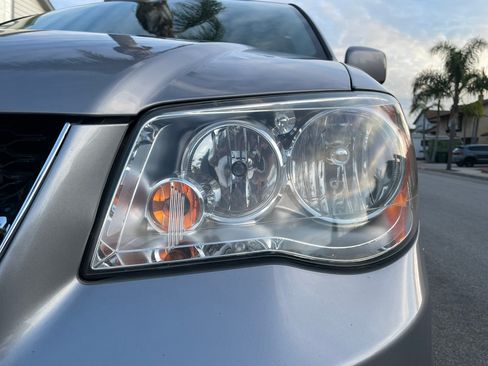 Used 2016 Dodge Grand Caravan SXT w/ UConnect Hands-Free Group image 30