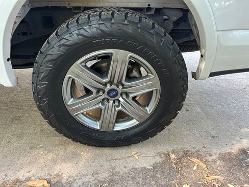 Used 2018 Ford F150 XLT w/ Equipment Group 302A Luxury image 13