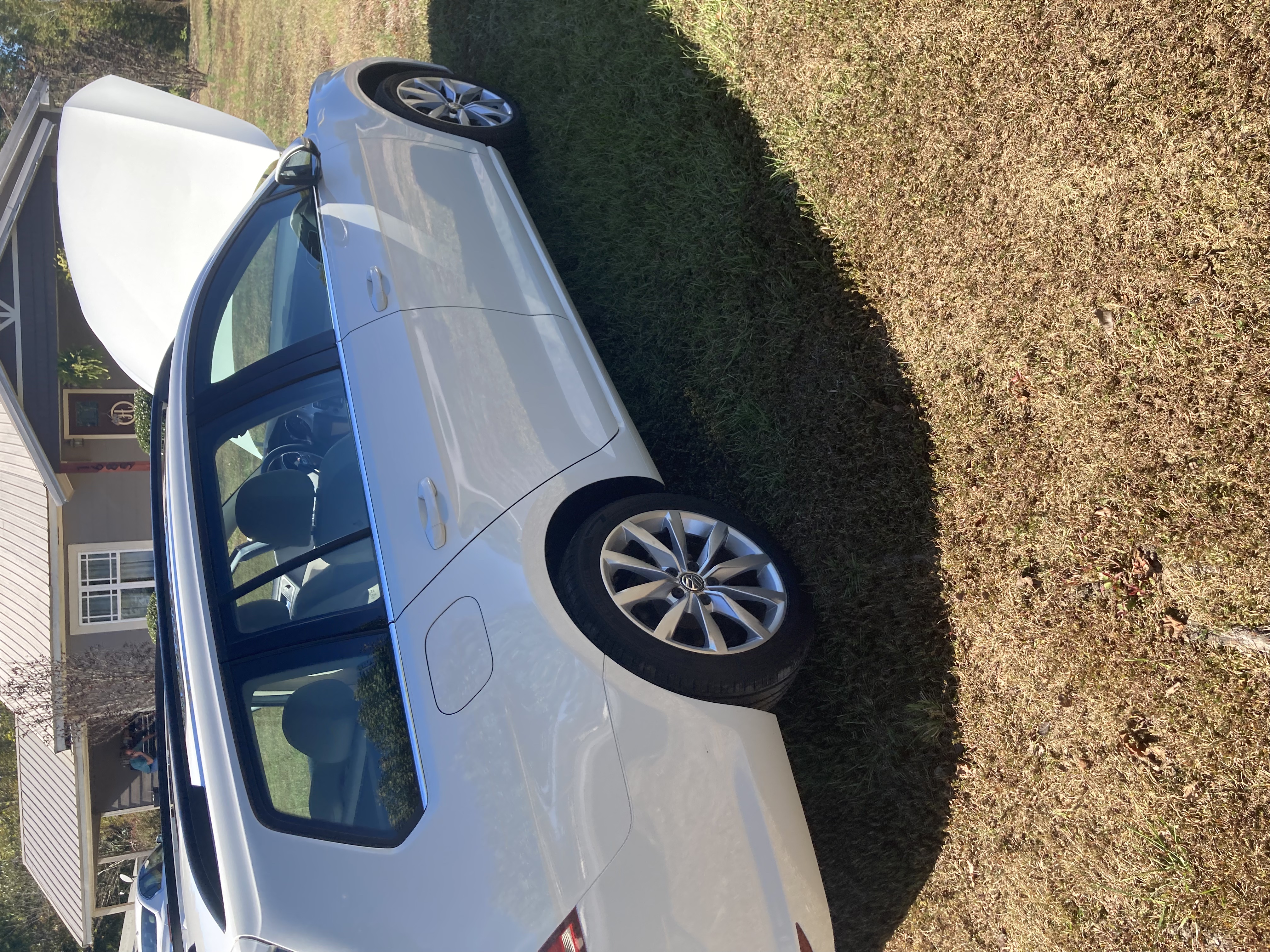 Used 2017 Volkswagen Golf SE FWD image 11