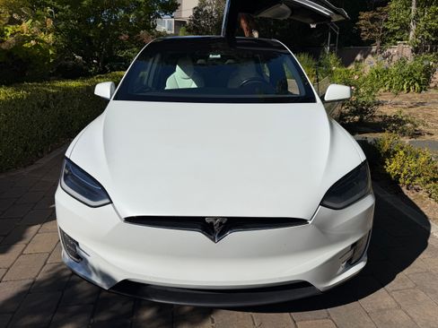 Used 2018 Tesla Model X 75D AWD/4WD image 1