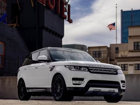 Used 2017 Land Rover Range Rover Sport HSE image 4