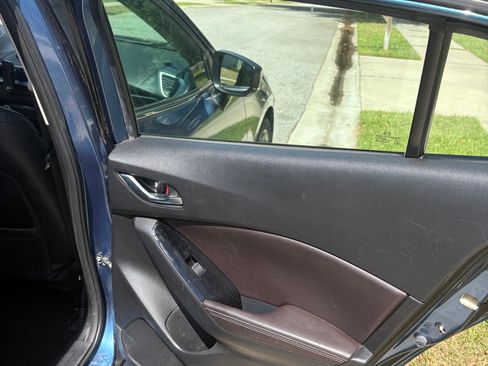 Used 2018 MAZDA MAZDA3 Touring image 13