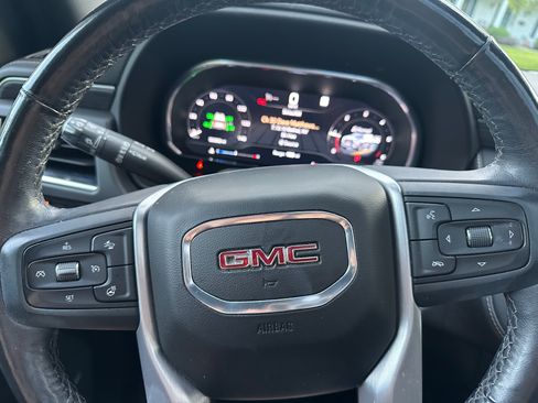 Used 2022 GMC Yukon XL SLT w/ SLT Premium Package AWD/4WD image 11