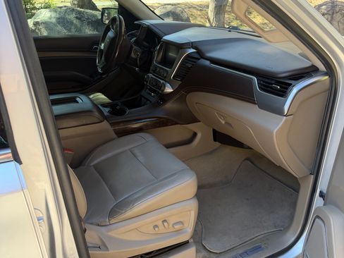 Used 2018 Chevrolet Tahoe LT image 2