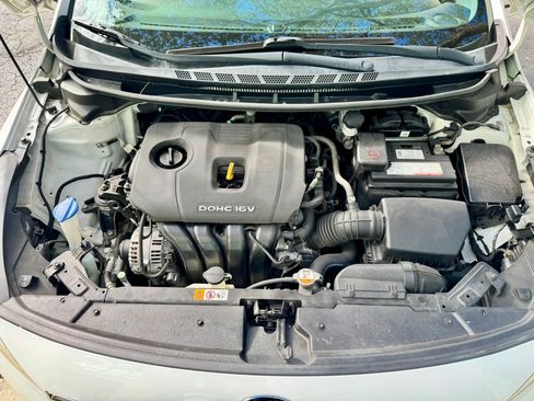 Used 2017 Kia Forte LX image 12