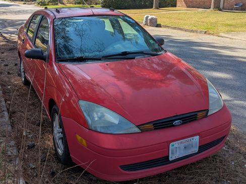 Used 2004 Ford Focus SE image 1
