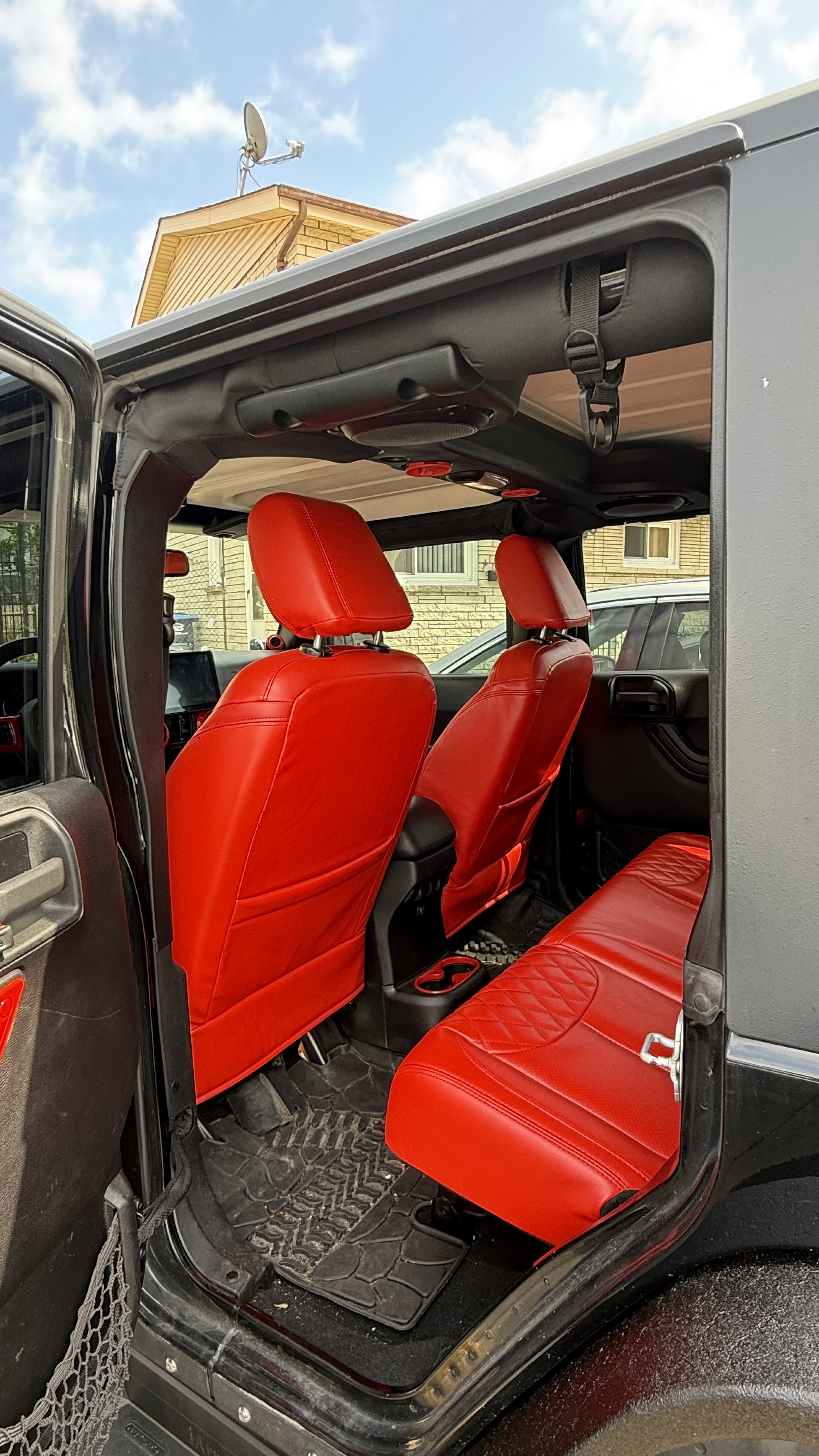 Used 2014 Jeep Wrangler Unlimited Sahara w/ Mopar Chrome Edition Group AWD/4WD image 15