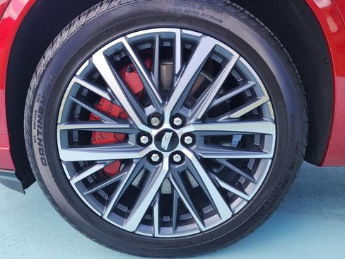 Used 2025 Cadillac XT6 Sport w/ Platinum Package image 5