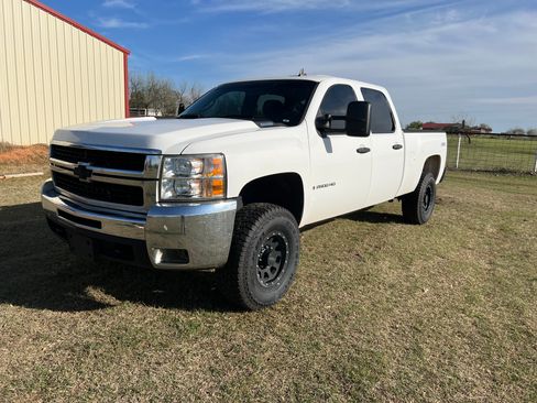 Used 2008 Chevrolet Silverado 2500 LT w/ 1LT Convenience Package AWD/4WD image 2