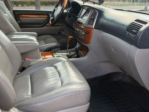 Used 2005 Lexus LX 470 4WD image 12