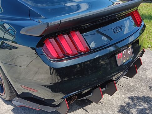 Used 2017 Ford Mustang GT w/ Black Accent Package RWD image 8