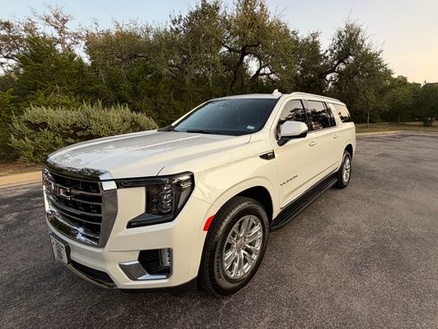 Used 2022 GMC Yukon XL SLT w/ SLT Premium Package RWD image 6