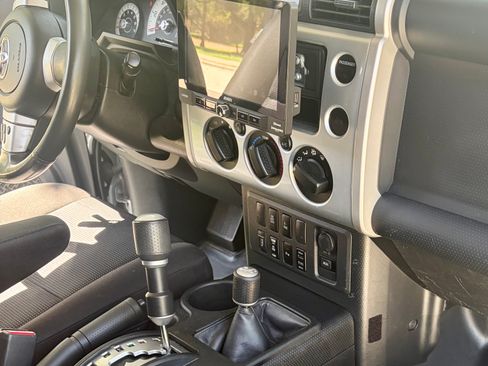 Used 2008 Toyota FJ Cruiser 4WD image 10