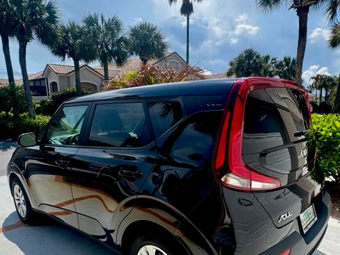 Used 2021 Kia Soul LX FWD image 8