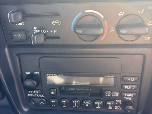 Used 2000 Toyota Tacoma 2WD Regular Cab image 8