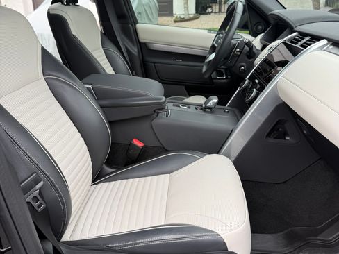 Used 2024 Land Rover Discovery Dynamic SE image 22