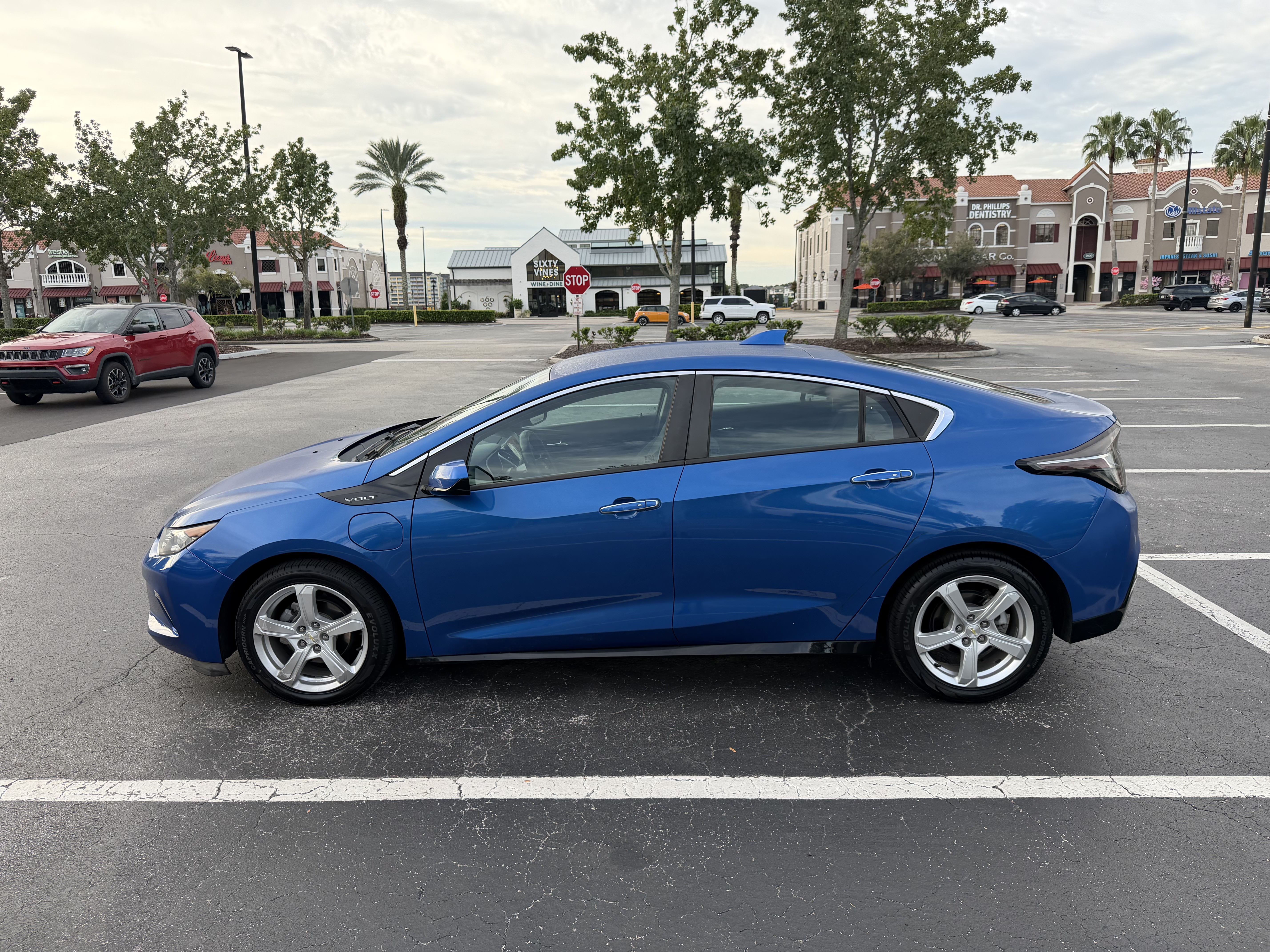 Used 2016 Chevrolet Volt LT FWD image 2
