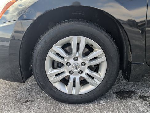 Used 2011 Nissan Altima 2.5 S w/ Special Edition Pkg image 4