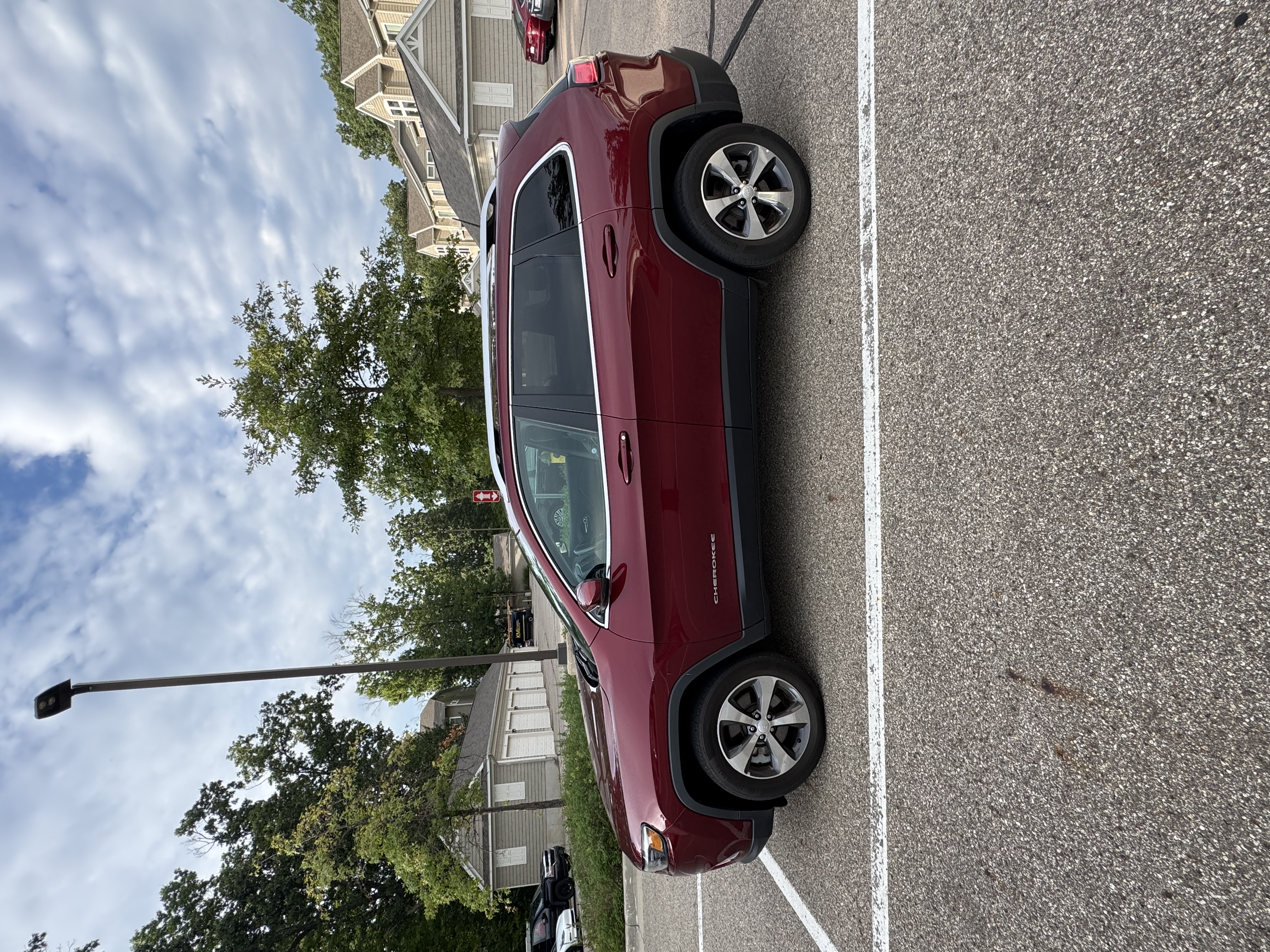 Used 2019 Jeep Cherokee Limited AWD/4WD image 4