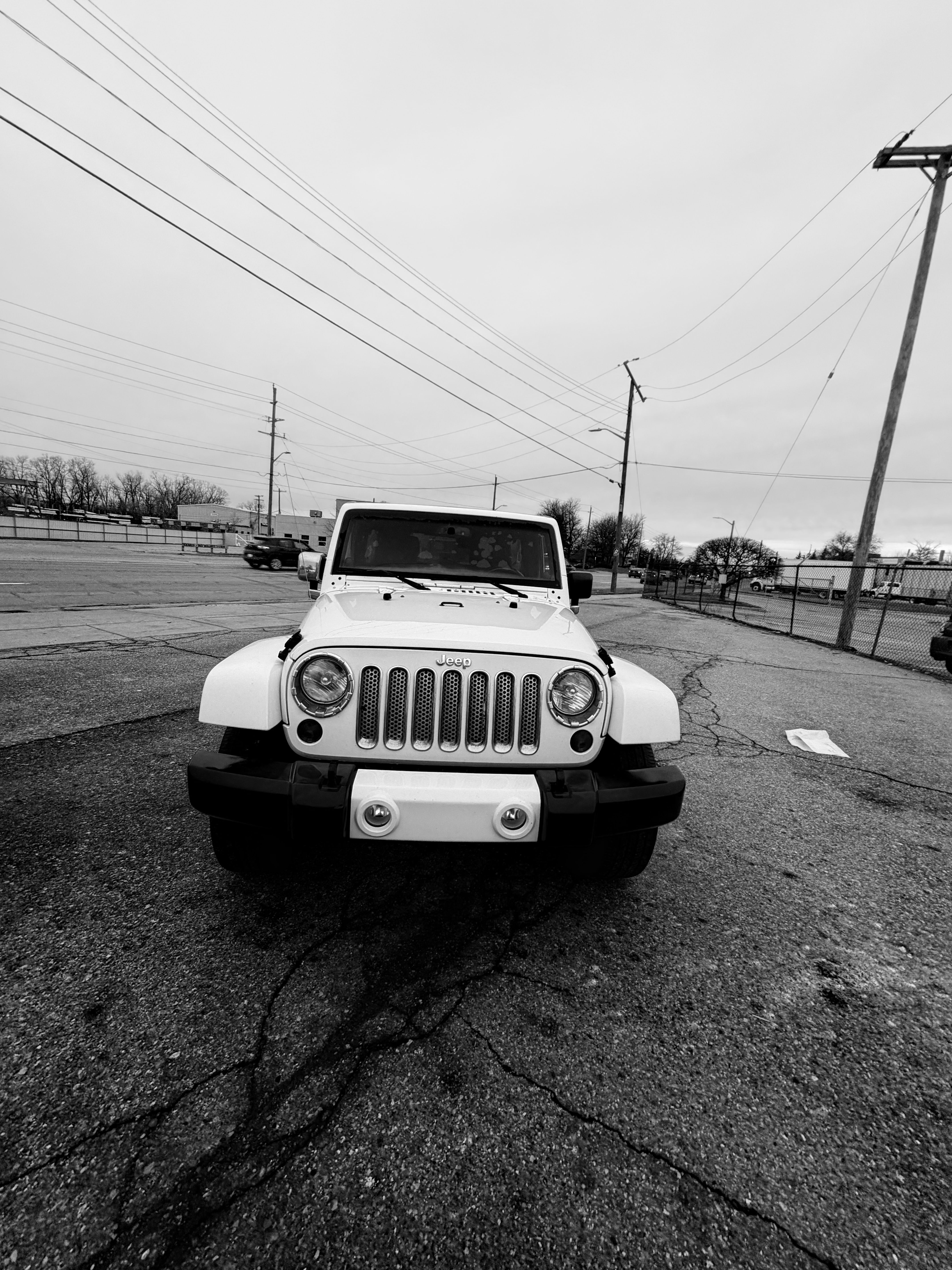 Used 2013 Jeep Wrangler Unlimited Sahara w/ Dual Top Group AWD/4WD image 9