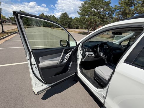 Used 2017 Subaru Forester 2.5i Premium AWD/4WD image 8