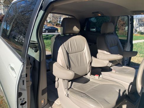 Used 2006 Toyota Sienna XLE Limited image 19