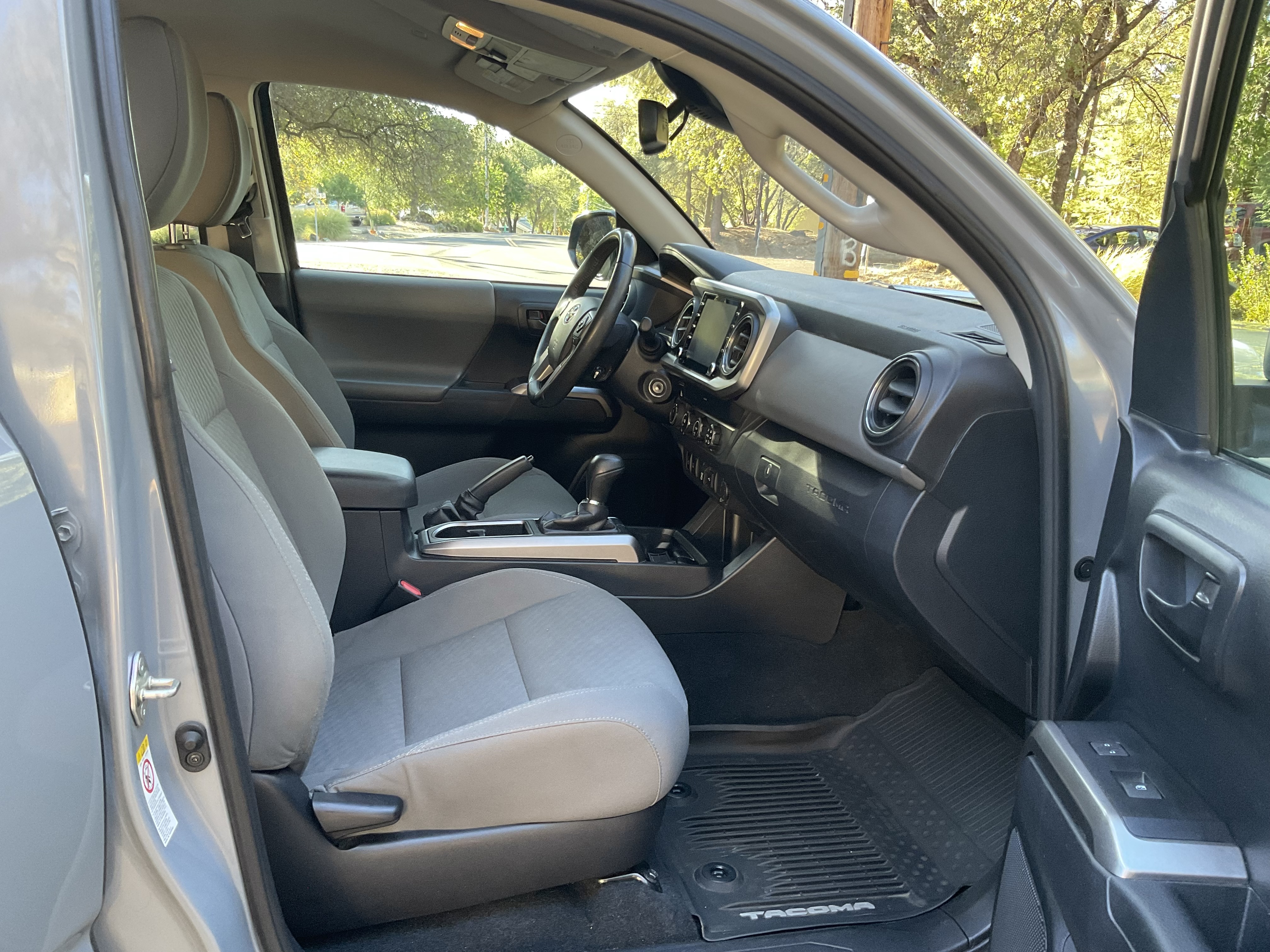 Used 2020 Toyota Tacoma SR5 w/ Technology Package AWD/4WD image 17