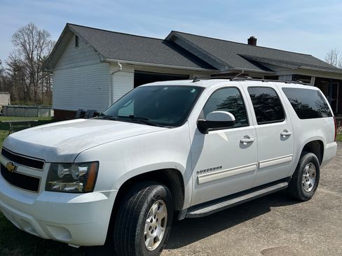 Used 2013 Chevrolet Suburban LS image 1