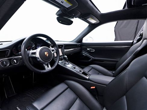 Used 2014 Porsche 911 Turbo S image 4