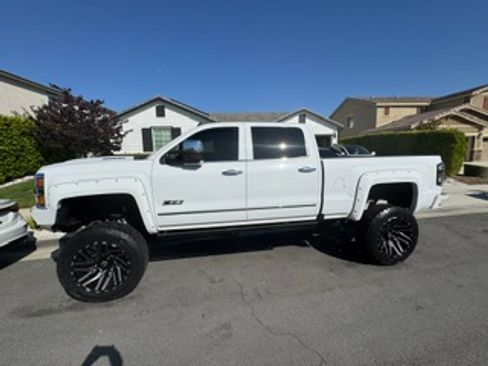Used 2018 Chevrolet Silverado 2500 LTZ w/ Duramax Plus Package AWD/4WD image 1
