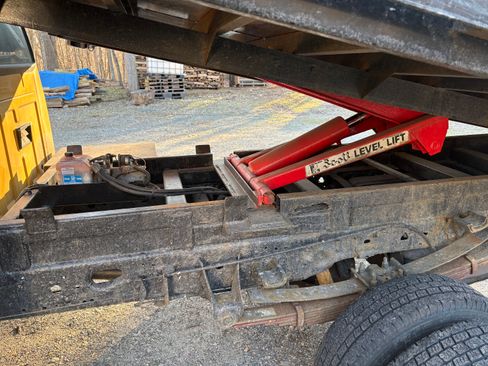 Used 2001 Ford F350 4x4 Regular Cab DRW Super Duty image 12