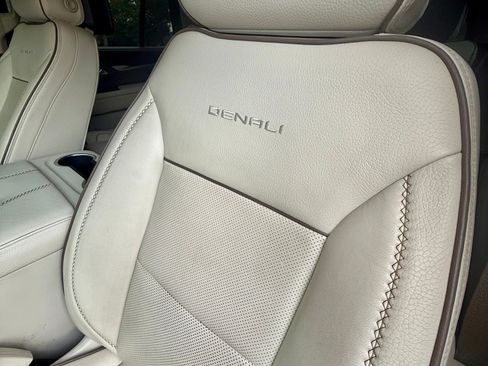 Used 2021 GMC Yukon Denali AWD/4WD image 10