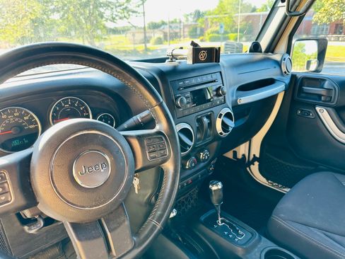 Used 2013 Jeep Wrangler Rubicon w/ PWR Convenience Group AWD/4WD image 6