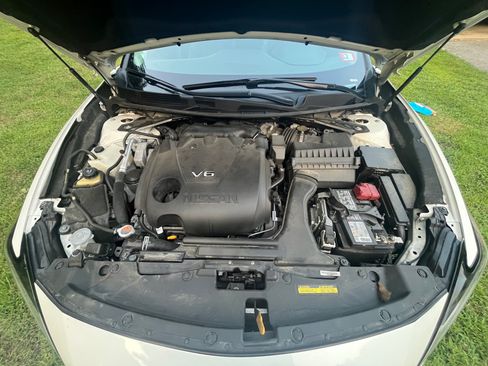 Used 2021 Nissan Maxima SV FWD image 4