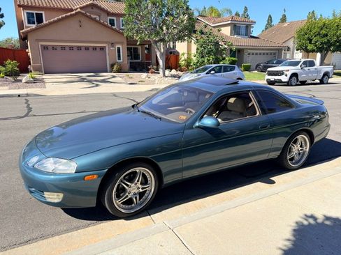 Used 1995 Lexus SC 300 Coupe RWD image 2