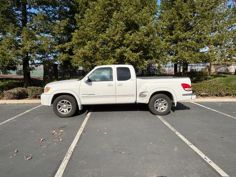Used 2004 Toyota Tundra Limited RWD image 1