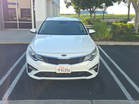 Used 2019 Kia Optima LX image 2