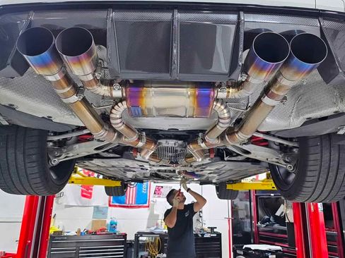 Used 2022 BMW M3 Sedan w/ M Carbon Exterior Package image 2