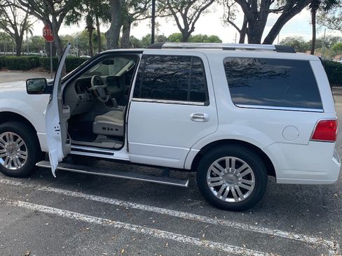 Used 2013 Lincoln Navigator 2WD w/ HD Trailer Tow Pkg image 11