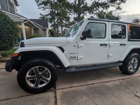 Used 2020 Jeep Wrangler Unlimited Sahara AWD/4WD image 4